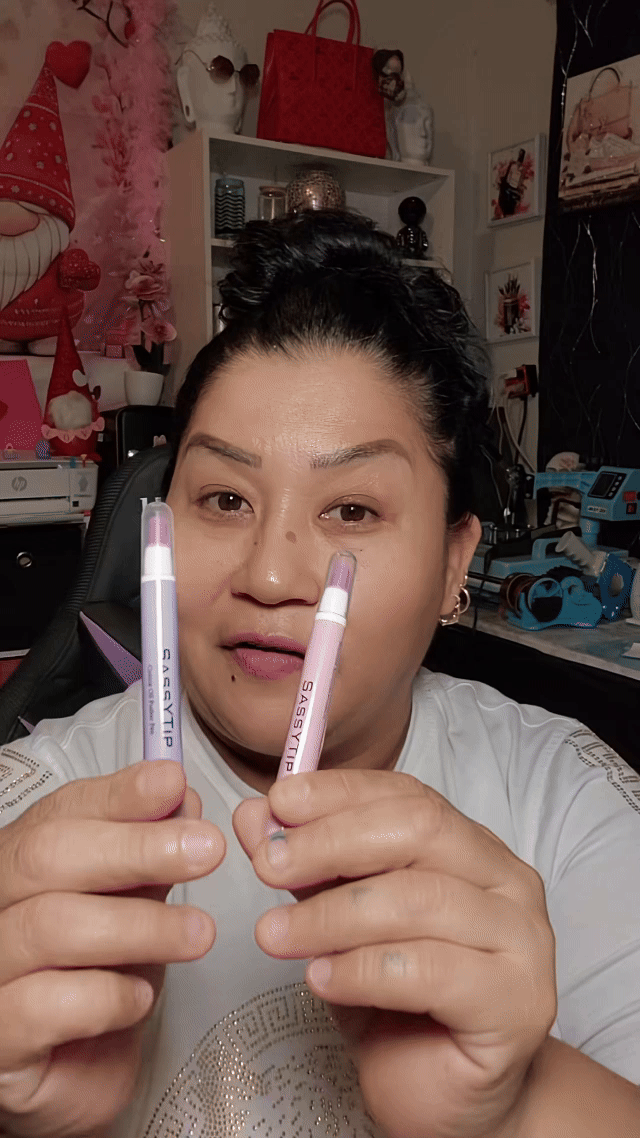 <p><strong>✨ Sanfte Nagelhautpflege in Sekunden✨</strong></p>